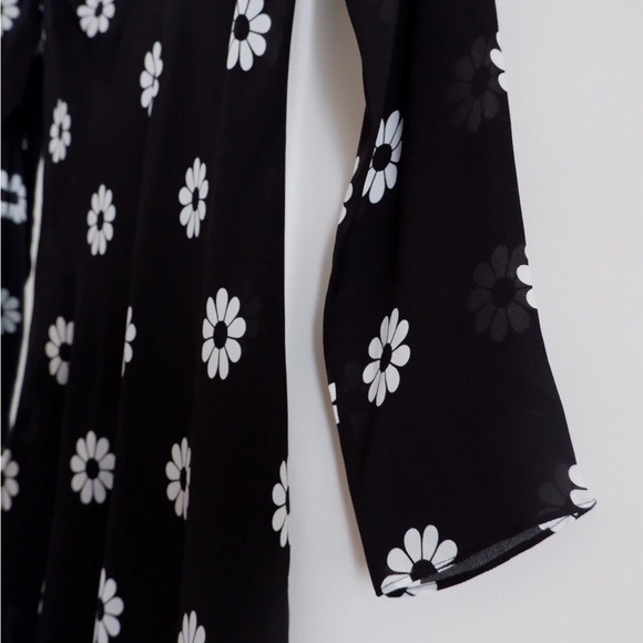 SOLD- REALISATION x Claudia Schiffer Cosima Silk Daisy Mini Dress - Picture 10 of 15